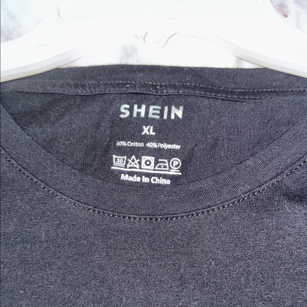 Sculpture And Letter Graphic Black Tee Shirt - Picture 4 of 5
